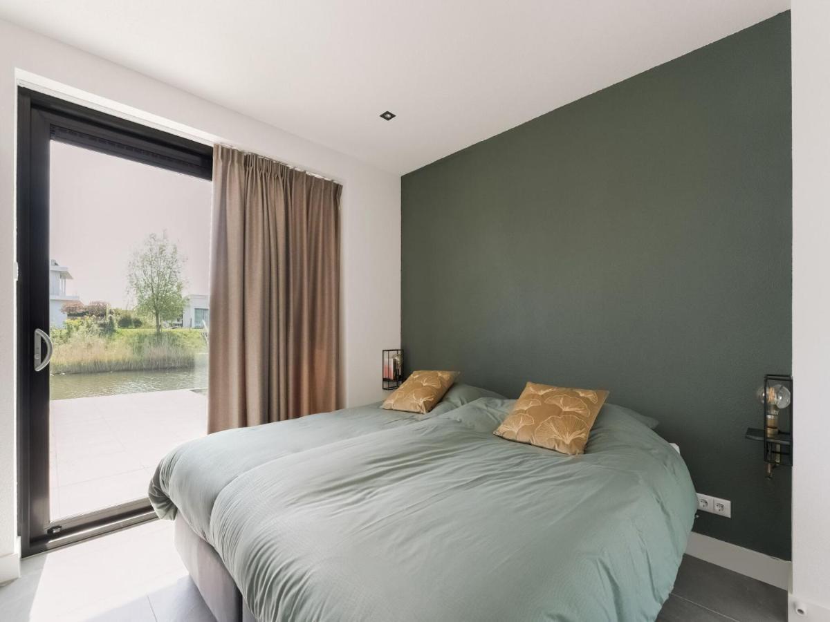 Swanky Villa In Zeewolde With Garden Экстерьер фото