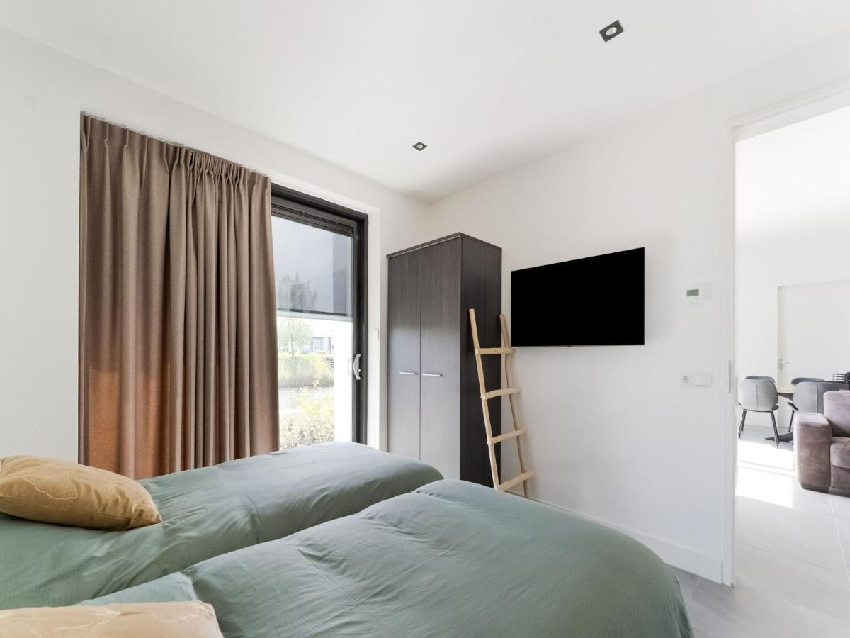 Swanky Villa In Zeewolde With Garden Экстерьер фото