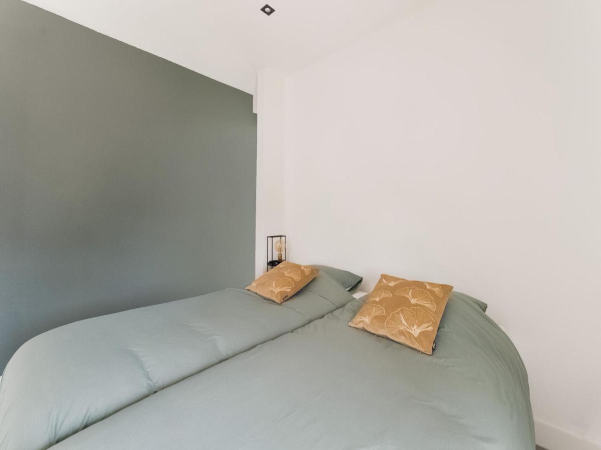 Swanky Villa In Zeewolde With Garden Экстерьер фото