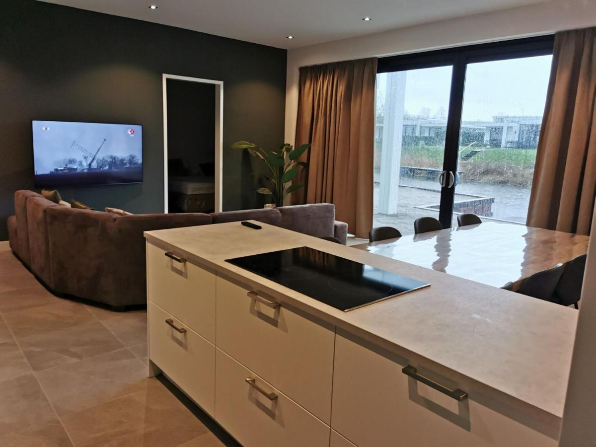 Swanky Villa In Zeewolde With Garden Экстерьер фото