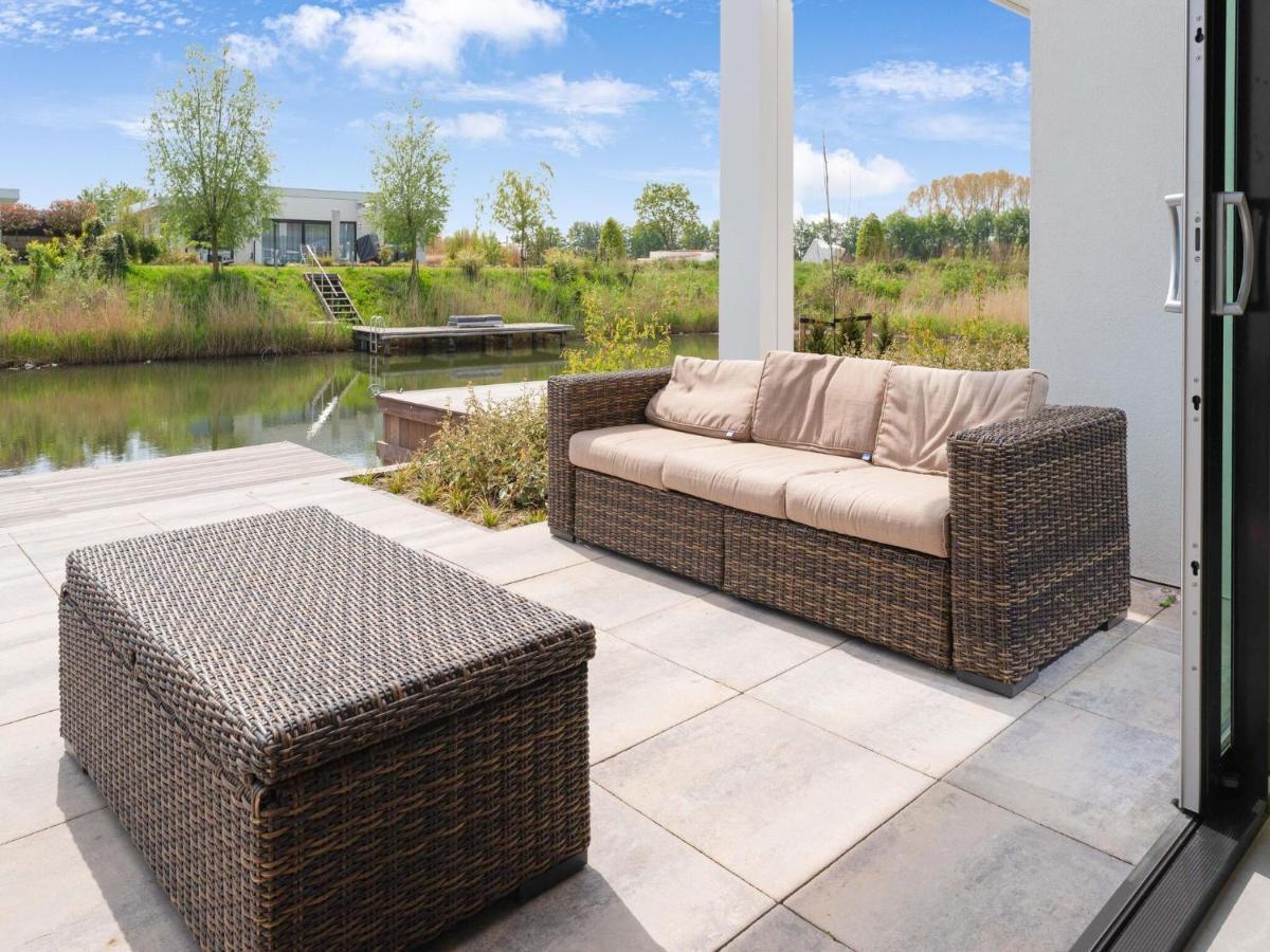 Swanky Villa In Zeewolde With Garden Экстерьер фото